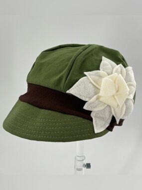 Flipside Hats Eco Weekender Green Knit Cream Flower Applique Made in USA NWT